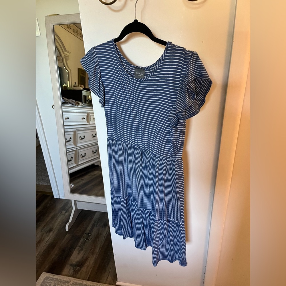 Dress - Picture 2 of 4